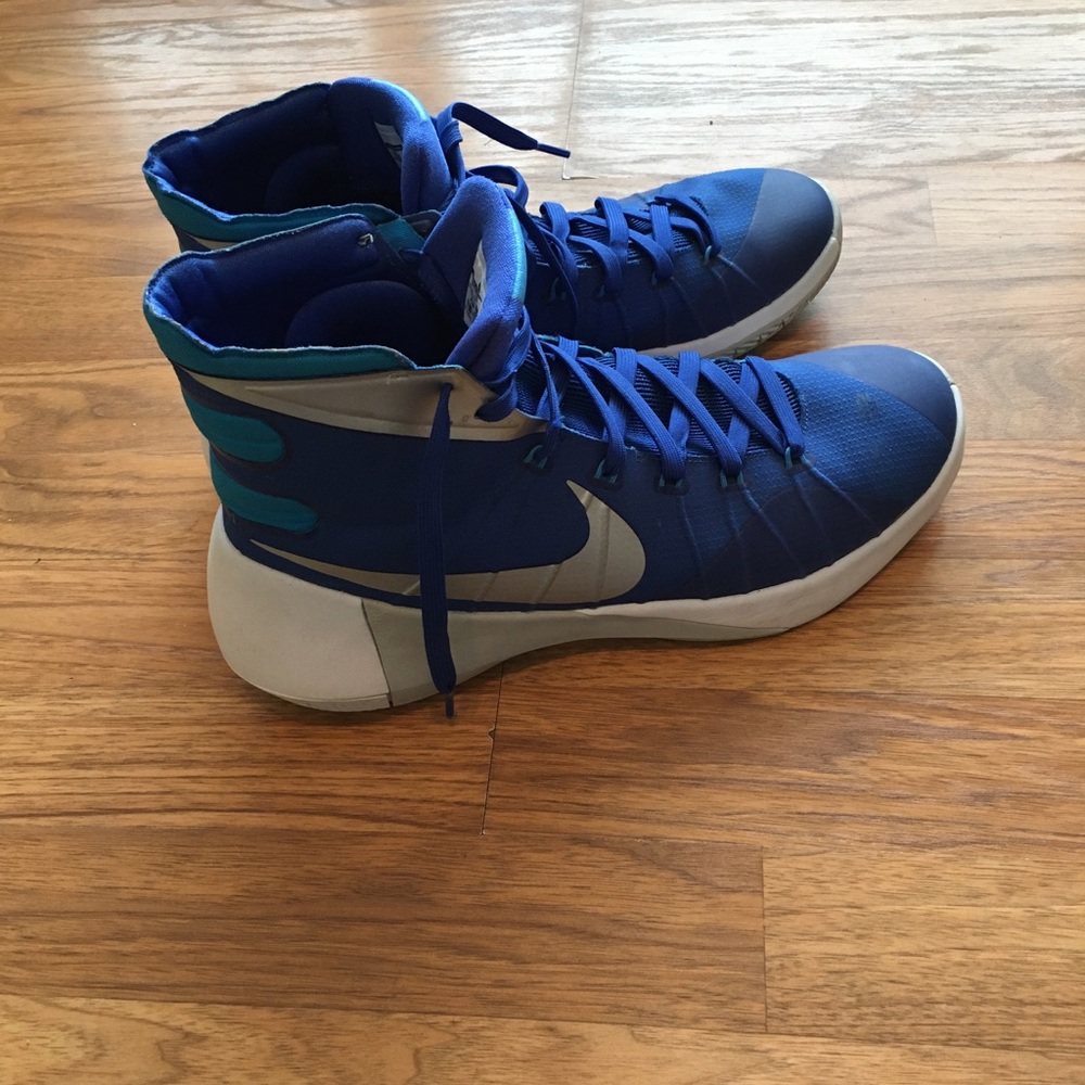 Nike “zoom” basketball shoes